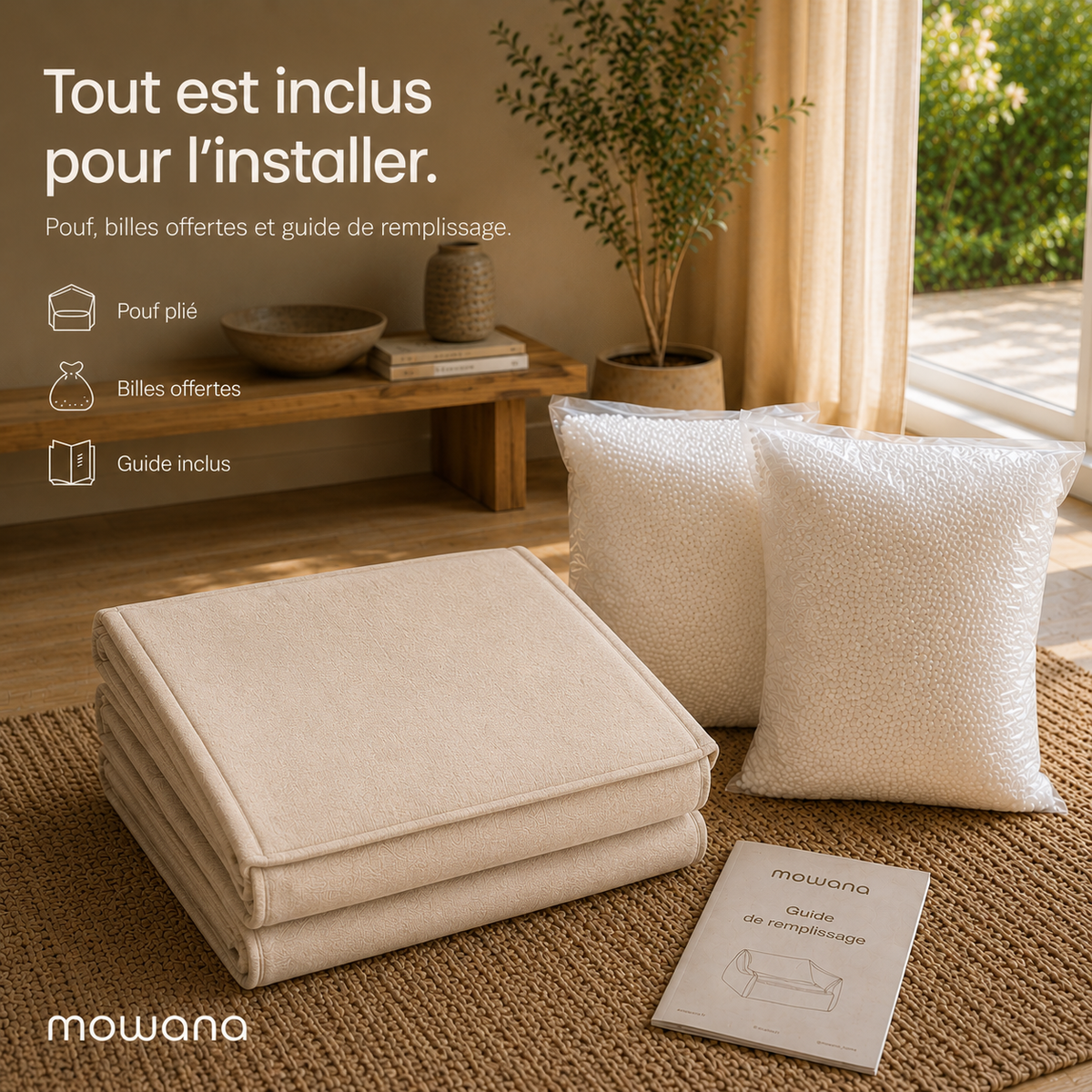 Pack complet pouf carré velours blanc Mowana avec billes de remplissage offertes et guide d’installation dans un salon lumineux