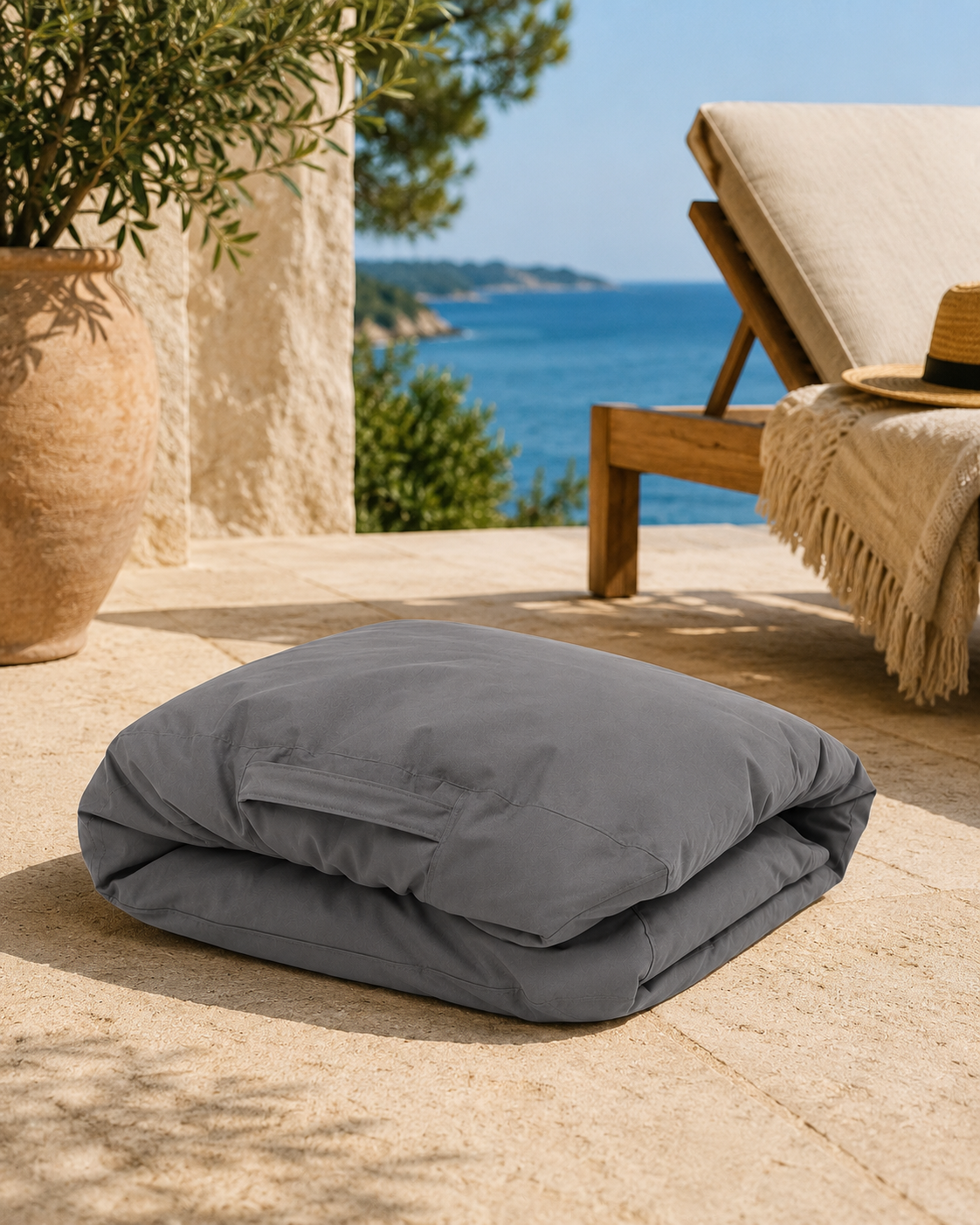 photo pouf imperméable plié prêt à être rempli avec les billes incluses Image
